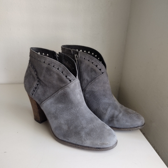 Vince Camuto size 7.5 - Picture 1 of 13